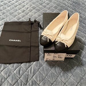 CHANEL Two-Tone Quilted Ballet Flats in Cream and Black with Bow
